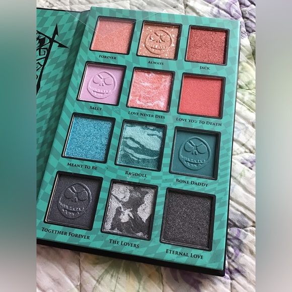 Disney Tim Burton’s The Nightmare Before Christmas Eyeshadow Eye Palette New - Picture 3 of 3